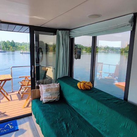 Houseboat Water Boy Apartament Plywajacy Dom Na Wodzie Lodz Uraz  Exterior photo