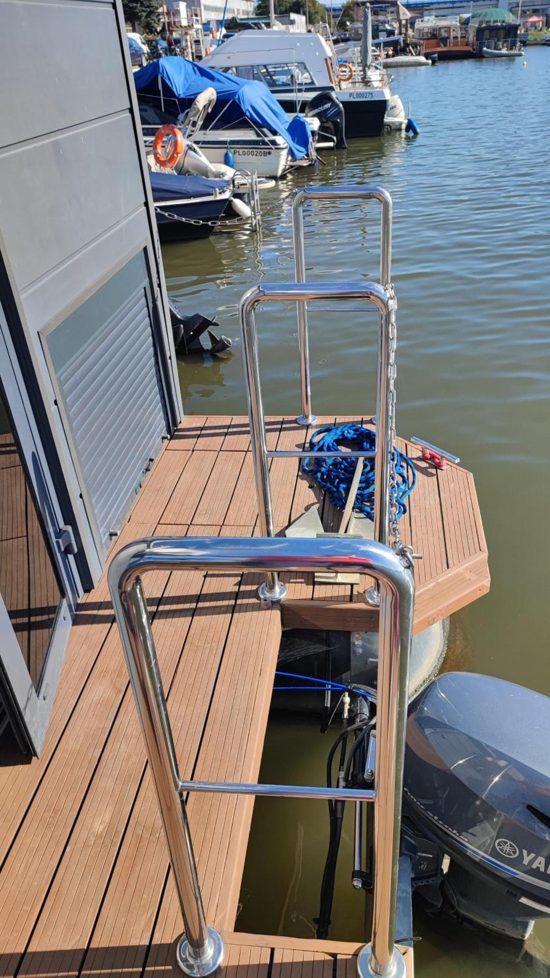 Houseboat Water Boy Apartament Plywajacy Dom Na Wodzie Lodz Uraz  Exterior photo