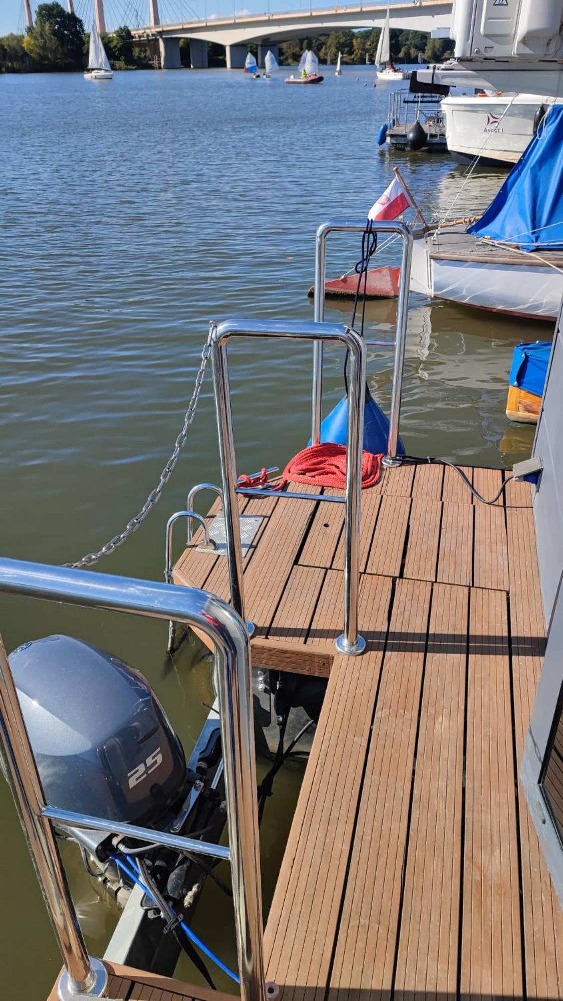 Houseboat Water Boy Apartament Plywajacy Dom Na Wodzie Lodz Uraz  Exterior photo