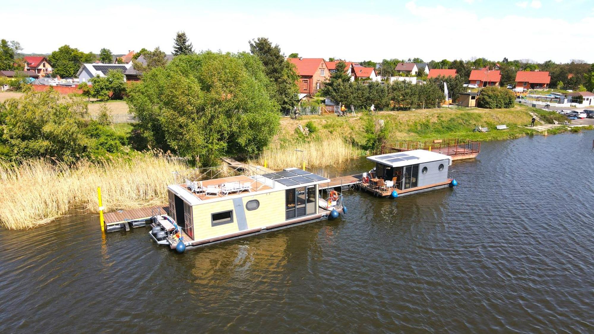 Houseboat Water Boy Apartament Plywajacy Dom Na Wodzie Lodz Uraz  Exterior photo