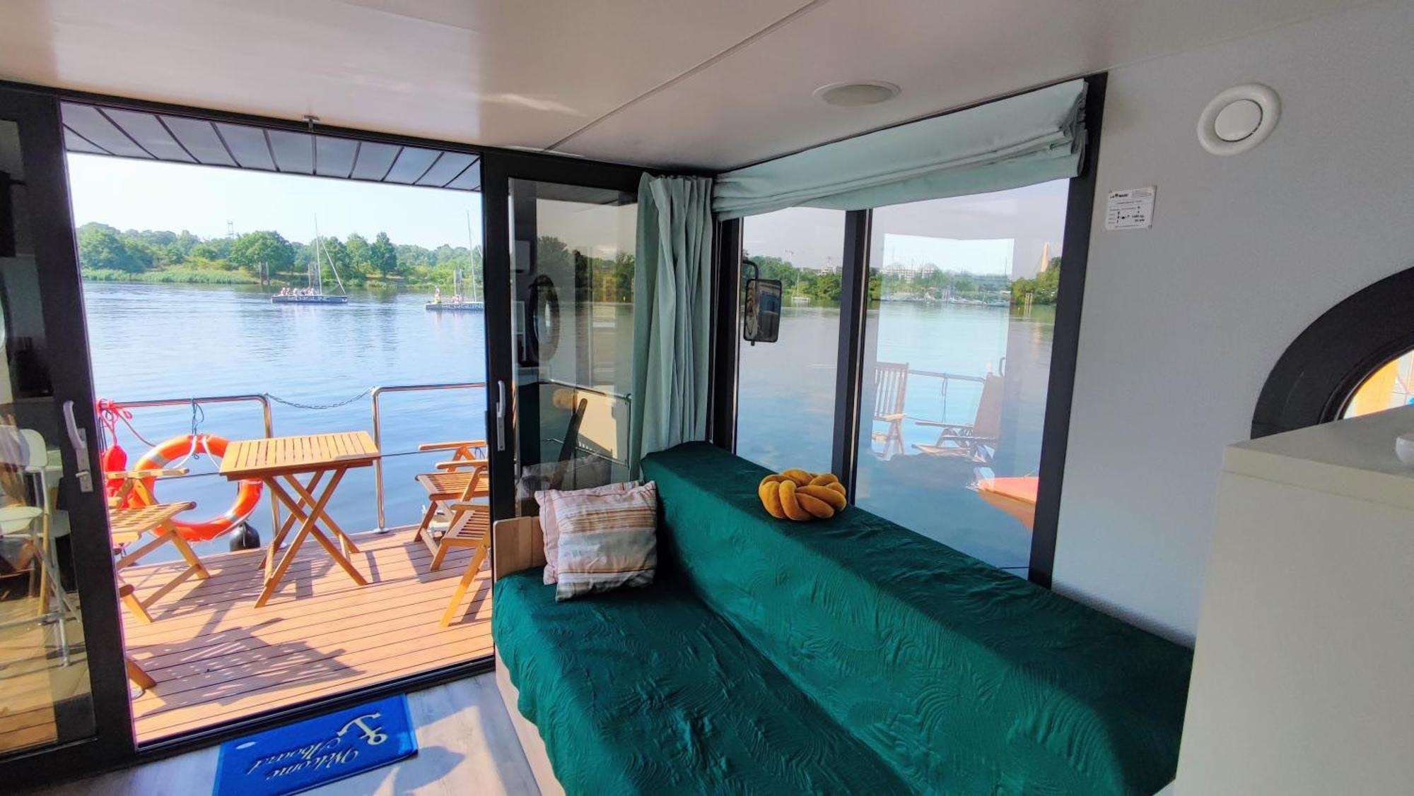 Houseboat Water Boy Apartament Plywajacy Dom Na Wodzie Lodz Uraz  Exterior photo