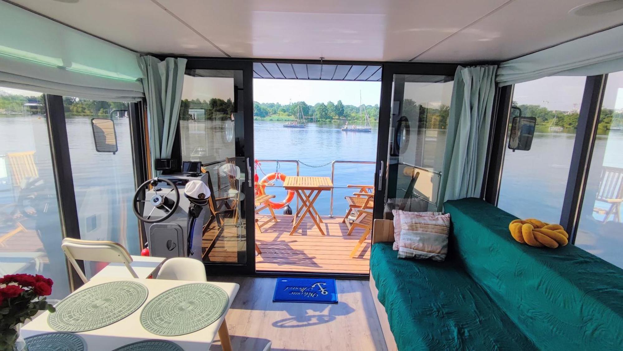 Houseboat Water Boy Apartament Plywajacy Dom Na Wodzie Lodz Uraz  Exterior photo