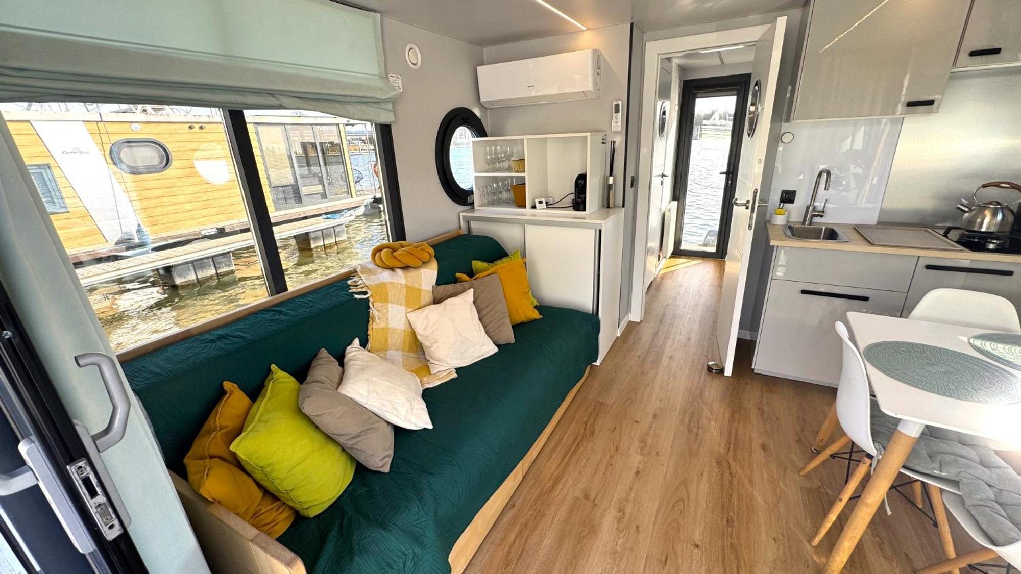 Houseboat Water Boy Apartament Plywajacy Dom Na Wodzie Lodz Uraz  Exterior photo