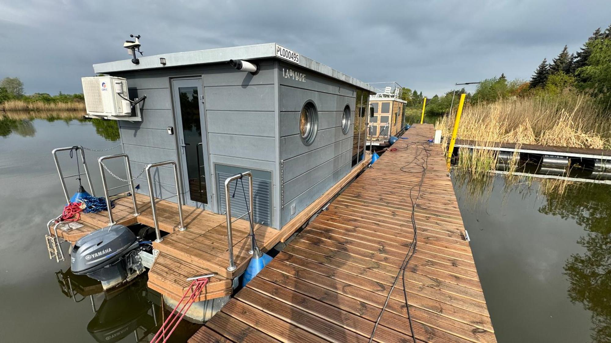 Houseboat Water Boy Apartament Plywajacy Dom Na Wodzie Lodz Uraz  Exterior photo