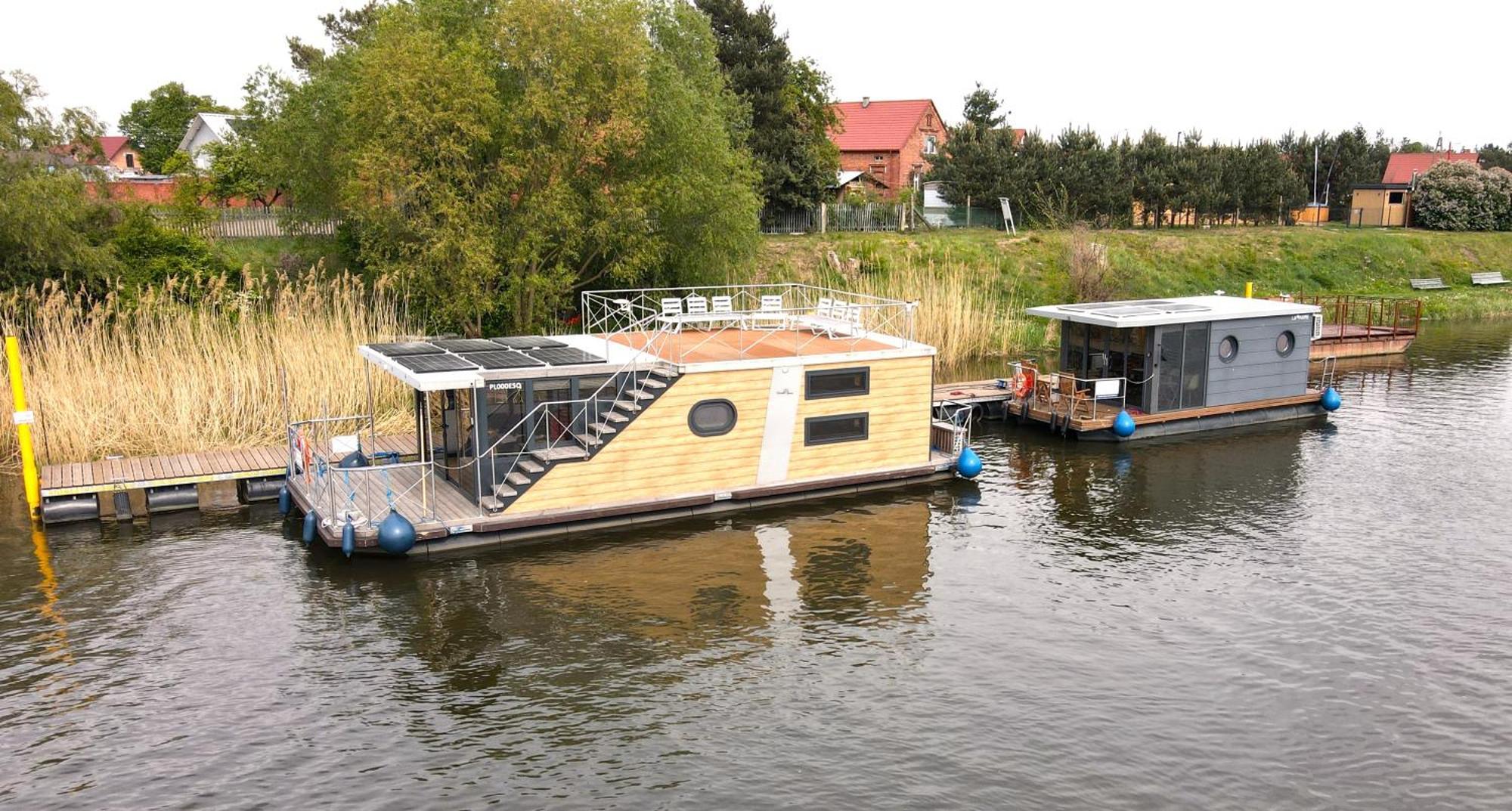 Houseboat Water Boy Apartament Plywajacy Dom Na Wodzie Lodz Uraz  Exterior photo