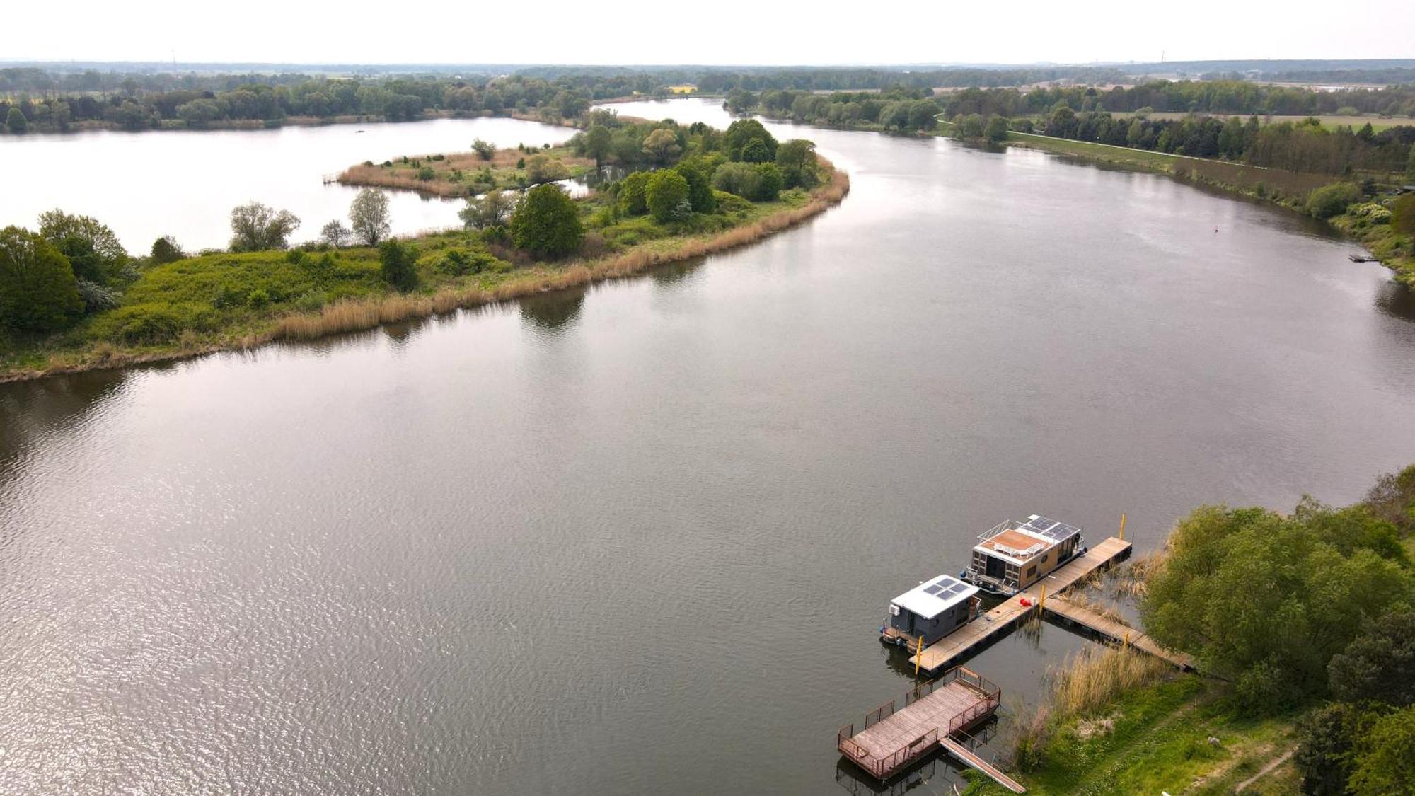 Houseboat Water Boy Apartament Plywajacy Dom Na Wodzie Lodz Uraz  Exterior photo