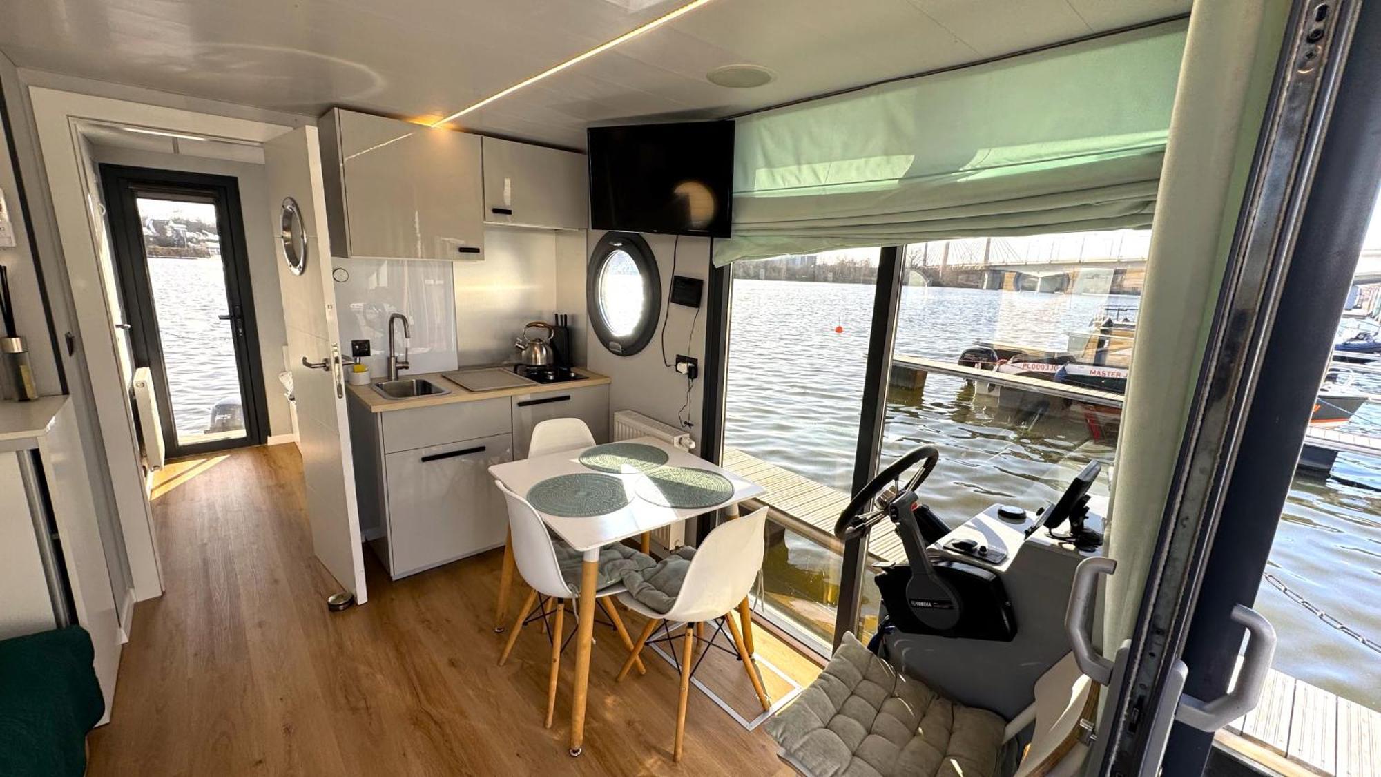 Houseboat Water Boy Apartament Plywajacy Dom Na Wodzie Lodz Uraz  Exterior photo