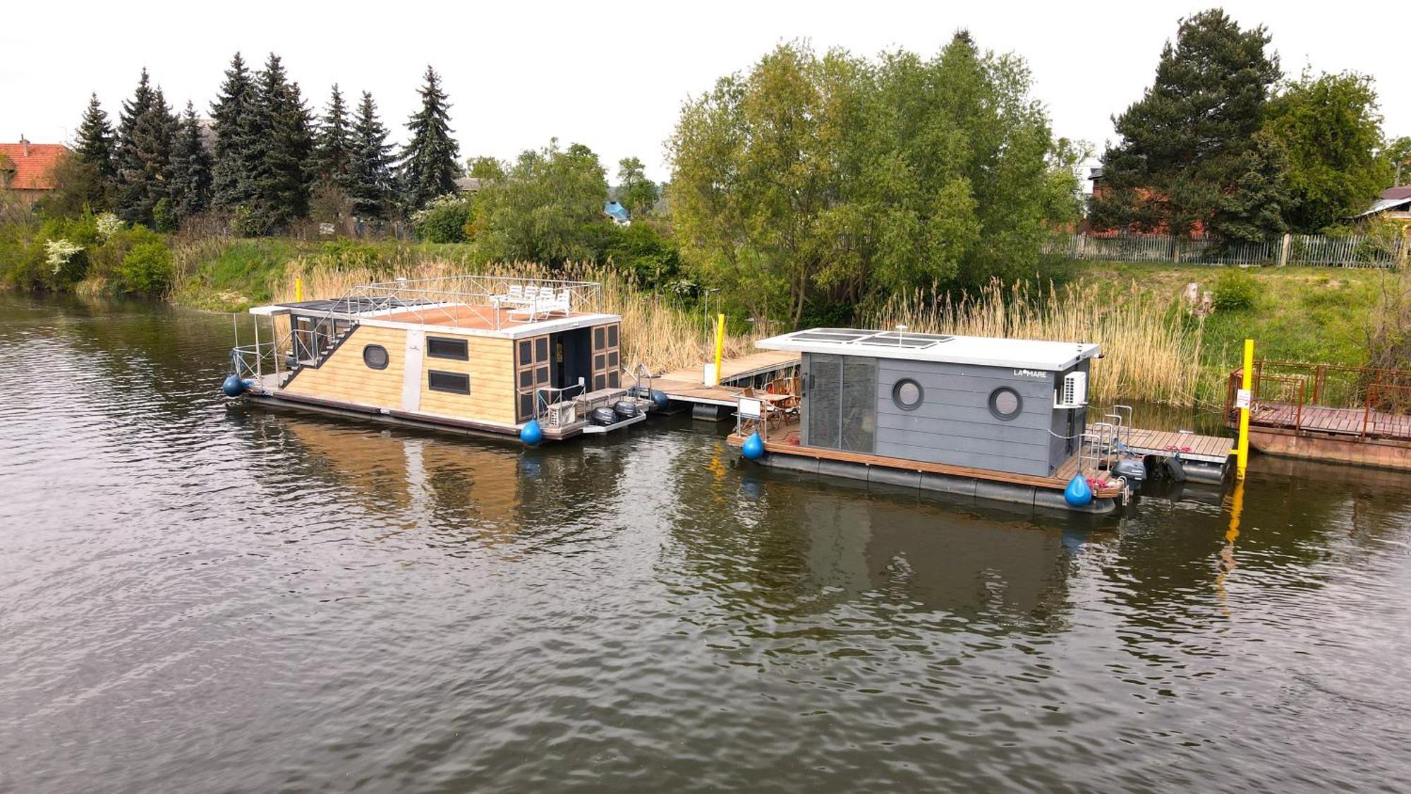 Houseboat Water Boy Apartament Plywajacy Dom Na Wodzie Lodz Uraz  Exterior photo