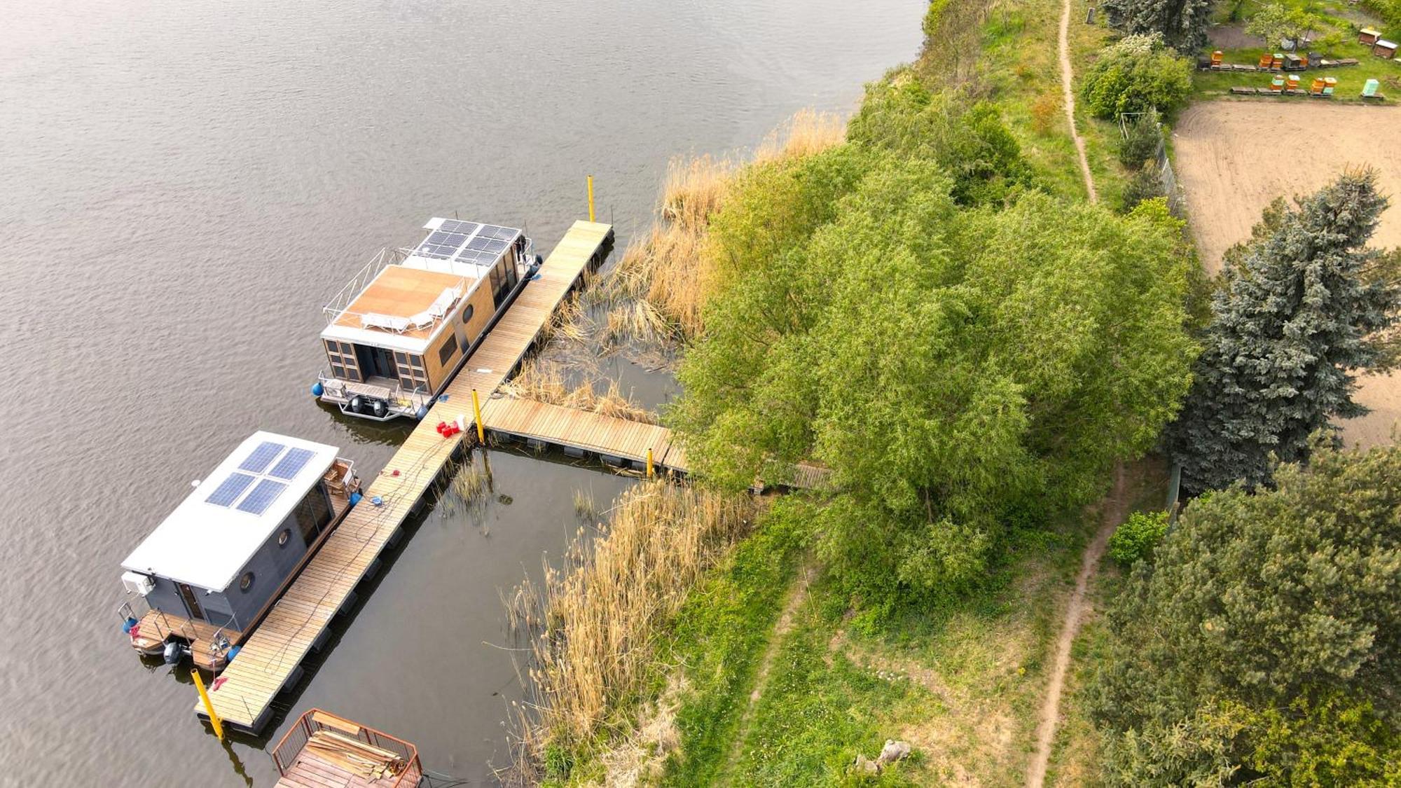 Houseboat Water Boy Apartament Plywajacy Dom Na Wodzie Lodz Uraz  Exterior photo